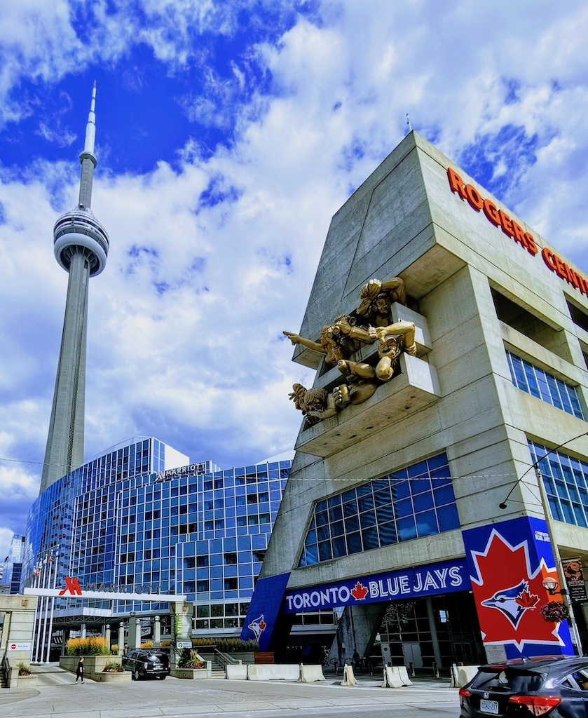 girls trip Toronto CN Tower